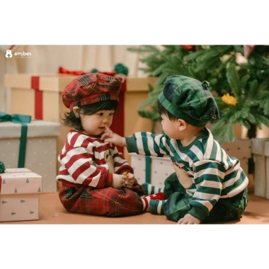 Tất Noel EmbeS Santa Present Set 4 Đôi Chống Trơn Trượt 1‑4 tuổi Giá 115k