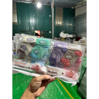 Tất sơ sinh bé trai & bé gái 0‑9 tháng, mềm mại, giá 48.000₫ giảm từ 62.400₫ 7 Tất sơ sinh bé trai & bé gái 0‑9 tháng, mềm mại, giá 48.000₫ giảm từ 62.400₫ 7