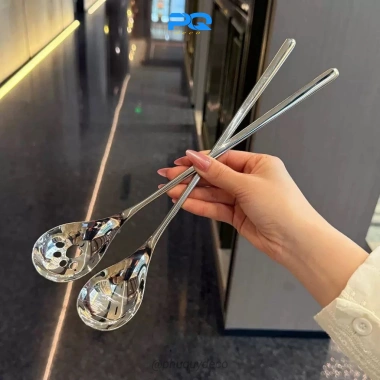 Thìa múc cơm trộn Hàn cán dài, muỗng thủng chân mèo inox 18/10 Giá chỉ 65.000₫ 4