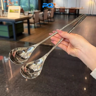 Thìa múc cơm trộn Hàn cán dài, muỗng thủng chân mèo inox 18/10 Giá chỉ 65.000₫ 5