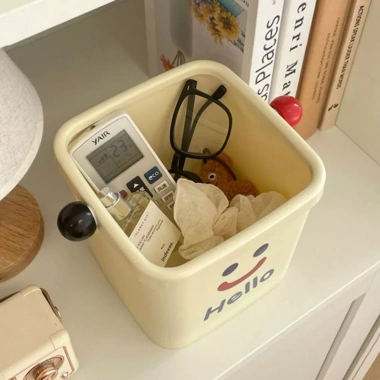 Thùng rác mini nhựa nắp đậy mặt cười dễ thương – Gọn gàng, tiện lợi trên bàn 8 Thùng rác mini nhựa nắp đậy mặt cười dễ thương – Gọn gàng, tiện lợi trên bàn 8