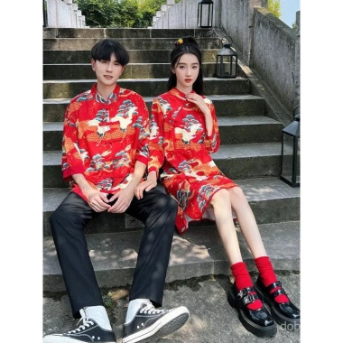 Trang phục đôi Trung Hoa áo sơ mi & qipao in cần cẩu, cổ đứng rời, đa kích thước - Giảm giá