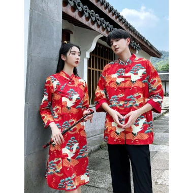 Trang phục đôi Trung Hoa áo sơ mi & qipao in cần cẩu, cổ đứng rời, đa kích thước - Giảm giá 10 Trang phục đôi Trung Hoa áo sơ mi & qipao in cần cẩu, cổ đứng rời, đa kích thước - Giảm giá 10