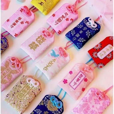 Túi Gấm Omamori Phong Thủy May Mắn Chống Nước - Giảm Giá 9900đ 6 Túi Gấm Omamori Phong Thủy May Mắn Chống Nước - Giảm Giá 9900đ 6