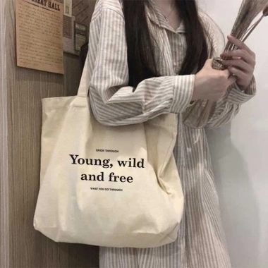 Túi tote vải bố canvas cotton ulzzang vintage - Đeo vai thời trang Hàn Quốc, vừa A4, giá 49.000₫ 10 Túi tote vải bố canvas cotton ulzzang vintage - Đeo vai thời trang Hàn Quốc, vừa A4, giá 49.000₫ 10