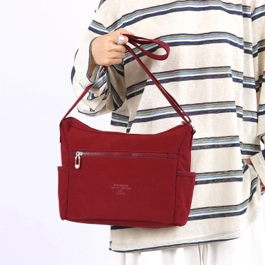 Túi xách nữ Nylon dung tích lớn, đeo vai nhẹ, chống thấm nước, phù hợp cho mẹ 3 Túi xách nữ Nylon dung tích lớn, đeo vai nhẹ, chống thấm nước, phù hợp cho mẹ 3
