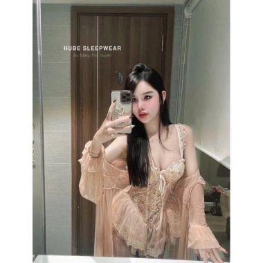 Váy ngủ lụa cao cấp và áo choàng ren cổ mút, ngực hoa nhí - Tiểu thư Xíu Sleepwear 345k 8 Váy ngủ lụa cao cấp và áo choàng ren cổ mút, ngực hoa nhí - Tiểu thư Xíu Sleepwear 345k 8