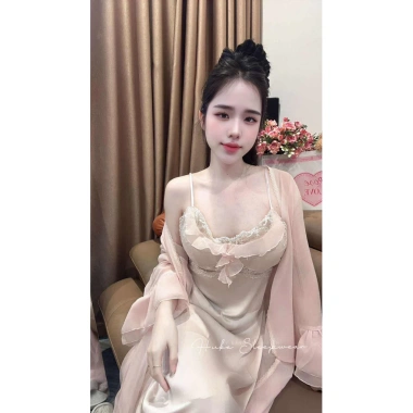 Váy Ngủ Lụa Cao Cấp và Áo Choàng Voan Tay Loe Ren - Hube Sleepwear Giá 615k 3 Váy Ngủ Lụa Cao Cấp và Áo Choàng Voan Tay Loe Ren - Hube Sleepwear Giá 615k 3