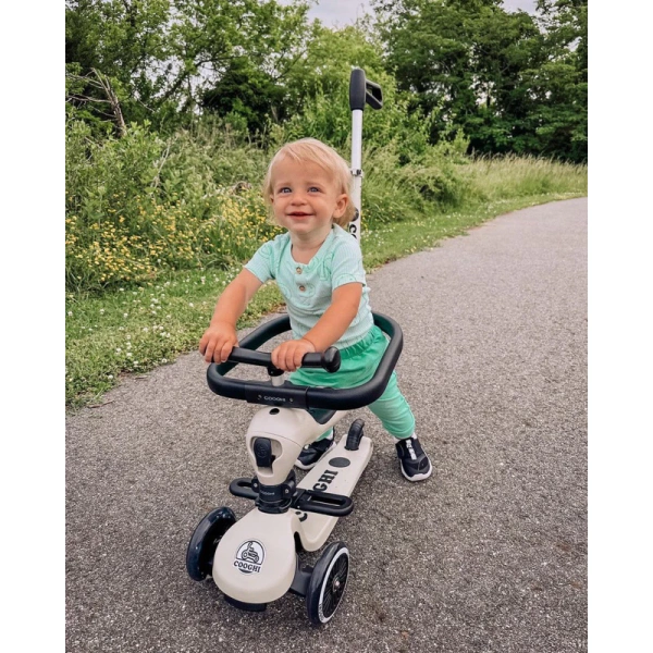 Trải nghiệm lái xe chòi scooter Cooghi Velo Kids: cảm nhận độ ổn định và niềm vui khi đẩy