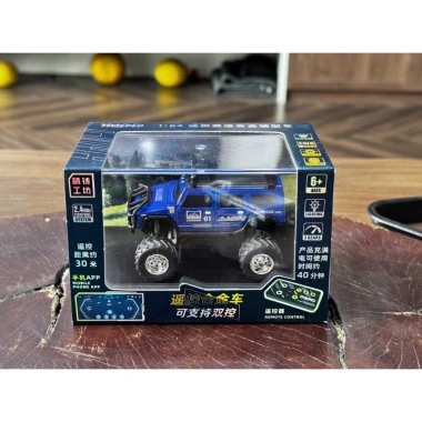 Xe đồ chơi mini điều khiển xa 1/64 kim loại, pin sạc - Dành cho bố và con, giá 385k