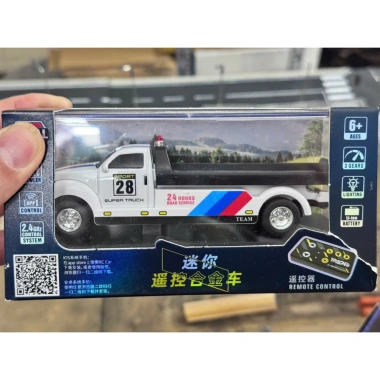 Xe đồ chơi mini điều khiển xa 1/64 kim loại, pin sạc - Dành cho bố và con, giá 385k