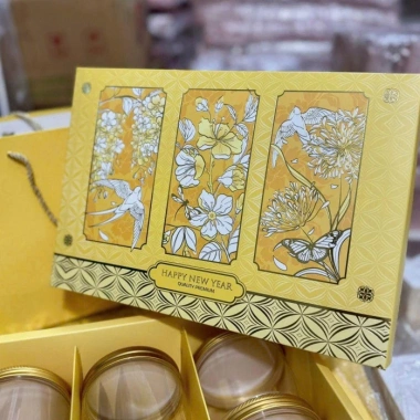 10 Hộp Quà Tết Kim Xuân Cao Cấp - Màu Vàng - Hạt, Mứt, Bánh Kẹo, Hũ PET 205k