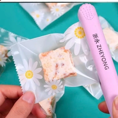 100 túi nilon hoa cúc đựng bánh kẹo trà, kích thước 7x10cm, giá chỉ 18.000đ 4 100 túi nilon hoa cúc đựng bánh kẹo trà, kích thước 7x10cm, giá chỉ 18.000đ 4