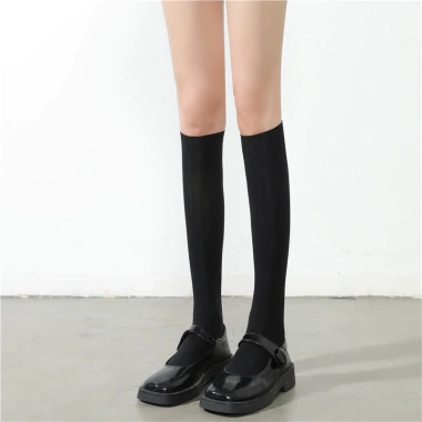 2.024 Tất JK Over‑the‑Knee Nhung Trơn Đen‑Trắng, Vớ Mỏng Gợi Cảm – Giá 41.040₫ 7