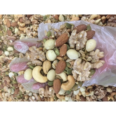 500g Hạt mix 5 loại: hạnh nhân, macca, óc chó, hạt điều, bí - Giảm còn 160k 5