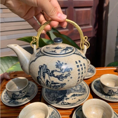Ấm chén men rạn cổ Bát Tràng - Bộ Trúc Lâm Thất Hiền, Cổ Tự gốc Tùng, Nhị Cảnh Sơn Thuỷ quai đồng - Giá ưu đãi 260.000₫ 4