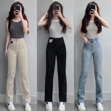 Ảnh tư chụp Quần Jeans Ống đứng trơn basic ZR - Giá chỉ 375.000₫, giảm từ 457.500₫