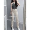 Ảnh tư chụp Quần Jeans Ống đứng trơn basic ZR - Giá chỉ 375.000₫, giảm từ 457.500₫ 4