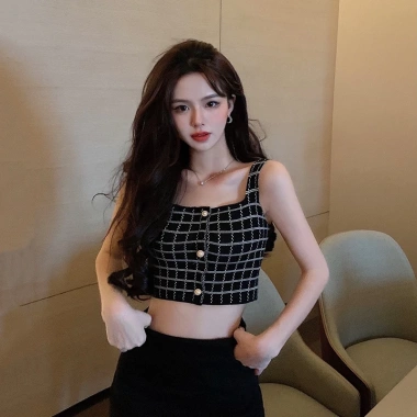 Áo 2 dây bản to kẻ caro croptop dệt kim co giãn sexy, chỉ 25k 7 Áo 2 dây bản to kẻ caro croptop dệt kim co giãn sexy, chỉ 25k 7