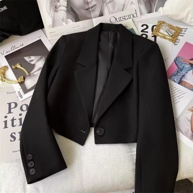 Áo blazer croptop nữ ngắn dài tay, đệm vai 2 lớp, lót lụa tôn Hàn Quốc - 179.000₫ 4 Áo blazer croptop nữ ngắn dài tay, đệm vai 2 lớp, lót lụa tôn Hàn Quốc - 179.000₫ 4