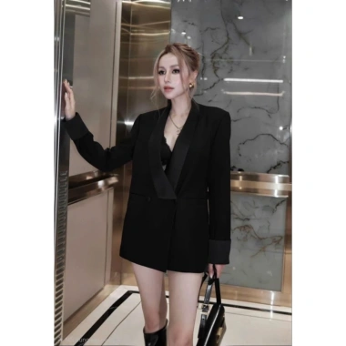 Áo Blazer Dáng Dài Sang Trọng Nữ Đường Cắt Tinh Xảo Vải Nhẹ Mát Giá Ưu Đãi 445k 4