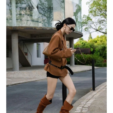 Áo Blazer Dáng Đứng Túi Ẩn Tối Giản Phong Cách Trẻ Trung Hiện Đại Giá 360.000 VND