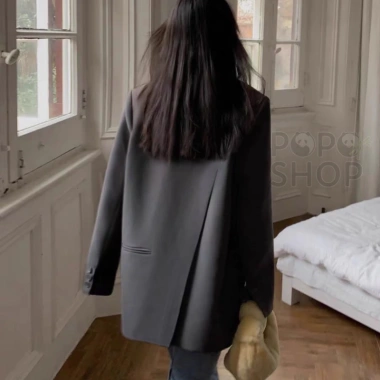 Áo blazer Hàn Quốc lưng vạt chéo dáng rộng 2 khuy đen trẻ trung hiện đại giảm 22% 3 Áo blazer Hàn Quốc lưng vạt chéo dáng rộng 2 khuy đen trẻ trung hiện đại giảm 22% 3