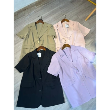 Áo blazer HANAA cộc tay nắp túi dáng suông 1 lớp xẻ sau – Giá chỉ 219.000₫
