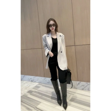 Áo Blazer Nữ Cổ Ve Dáng Rộng Màu Xám Có Lót Trong - Giảm Giá Đến 850k 4 Áo Blazer Nữ Cổ Ve Dáng Rộng Màu Xám Có Lót Trong - Giảm Giá Đến 850k 4