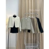 Áo blazer nữ công sở thời trang cá tính, trơn dài tay, khuy đồng, cổ tròn, cởi trước - Nhiều màu, giá 160.818 VND 6
