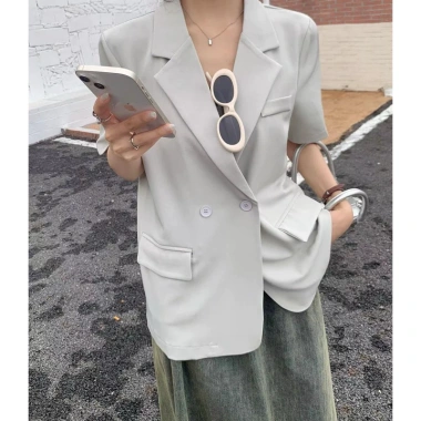 Áo blazer nữ ngắn tay mùa hè 1 lớp - Vest boiling thời trang công sở, chỉ 383.500₫ 10 Áo blazer nữ ngắn tay mùa hè 1 lớp - Vest boiling thời trang công sở, chỉ 383.500₫ 10