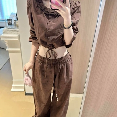 Áo Blouse Retro Cao Cấp Ôm Body - Phong Cách Thu Đông 2.025, Giá Ưu Đãi 142.560₫