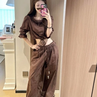 Áo Blouse Retro Cao Cấp Ôm Body - Phong Cách Thu Đông 2.025, Giá Ưu Đãi 142.560₫