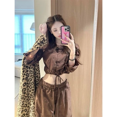 Áo Blouse Retro Cao Cấp Ôm Body - Phong Cách Thu Đông 2.025, Giá Ưu Đãi 142.560₫ 7 Áo Blouse Retro Cao Cấp Ôm Body - Phong Cách Thu Đông 2.025, Giá Ưu Đãi 142.560₫ 7