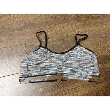 Áo bra xám không mút size S - 2hand giảm giá, chỉ 10.000₫, thoáng mát và thoải mái Áo bra xám không mút size S - 2hand giảm giá, chỉ 10.000₫, thoáng mát và thoải mái