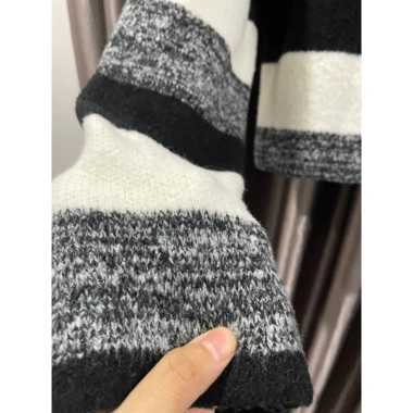 Áo cadigan len nữ cổ cao, có cầu vai, size S-M, giảm giá 17%, chỉ 380.000₫ 3
