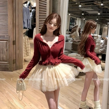 Áo cardigan dệt kim đỏ trắng Hàn Quốc và váy puffy cao cấp, chỉ 142.560 VND