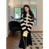 Áo Cardigan Len Croptop Cúc Vàng Kẻ Sọc Ngang Phong Cách Hàn Quốc NGOMINH SP39 149k 6