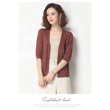 Áo cardigan nữ màu trơn cổ V tay dài mỏng, dệt kim lụa lạnh, rộng rãi, giá 142.759₫ 3 Áo cardigan nữ màu trơn cổ V tay dài mỏng, dệt kim lụa lạnh, rộng rãi, giá 142.759₫ 3