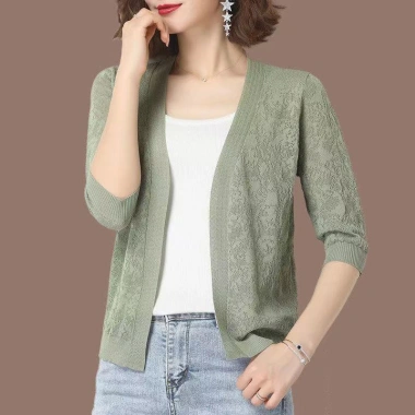 Áo cardigan nữ màu trơn cổ V tay dài mỏng, dệt kim lụa lạnh, rộng rãi, giá 142.759₫ 11 Áo cardigan nữ màu trơn cổ V tay dài mỏng, dệt kim lụa lạnh, rộng rãi, giá 142.759₫ 11