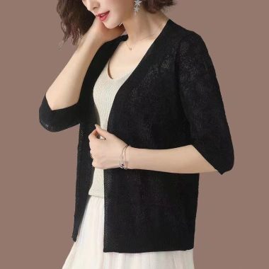Áo cardigan nữ màu trơn cổ V tay dài mỏng, dệt kim lụa lạnh, rộng rãi, giá 142.759₫ 12 Áo cardigan nữ màu trơn cổ V tay dài mỏng, dệt kim lụa lạnh, rộng rãi, giá 142.759₫ 12