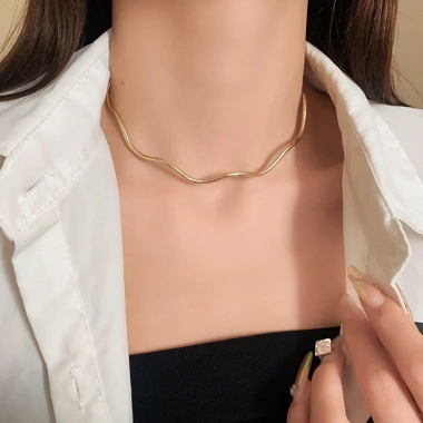 Áo cổ tròn Châu Âu Mỹ, punk cá tính, vòng cổ thời trang bé gái 30.080₫
