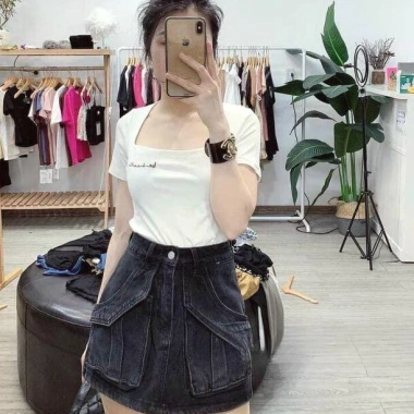 Áo cổ vuông tay ngắn thêu chữ, zip xịn, nhiều màu - Giá chỉ 79.350₫