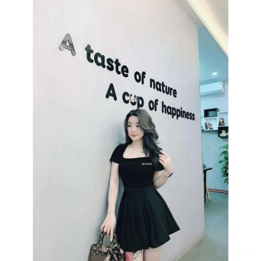 Áo cổ vuông tay ngắn thêu chữ, zip xịn, nhiều màu - Giá chỉ 79.350₫