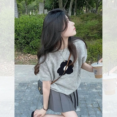 Áo cộc ngắn tay mùa hè màu xám cổ tròn họa tiết bông hoa thời trang Hàn Quốc nữ bigsize QCCC KK SP130 giảm còn 190.000 VND 5
