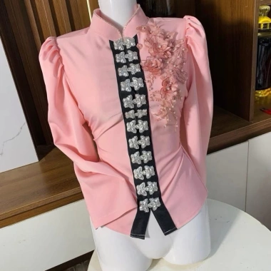 Áo cóm cổ đứng lụa mềm hồng tay dài cúc mới đá cổ hoa ren - Giá chỉ 350k, áo dân tộc Thái 2