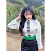 Áo cóm cổ đứng lụa mềm trắng tay dài đá nhỏ cổ, hoa lông vũ, ngọc chéo, giá 320.000đ 2