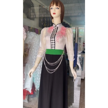 Áo cóm cổ đứng lụa mềm trắng tay tơ lỡ, đá nhỏ cổ hoa ren hồng - Giá chỉ 350.000₫ 2 Áo cóm cổ đứng lụa mềm trắng tay tơ lỡ, đá nhỏ cổ hoa ren hồng - Giá chỉ 350.000₫ 2