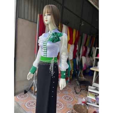 Áo cóm cổ đứng phi bóng trắng, nẹp xanh, nơ xanh, 1 cánh bươm, tay tơ dài - 270k 2 Áo cóm cổ đứng phi bóng trắng, nẹp xanh, nơ xanh, 1 cánh bươm, tay tơ dài - 270k 2