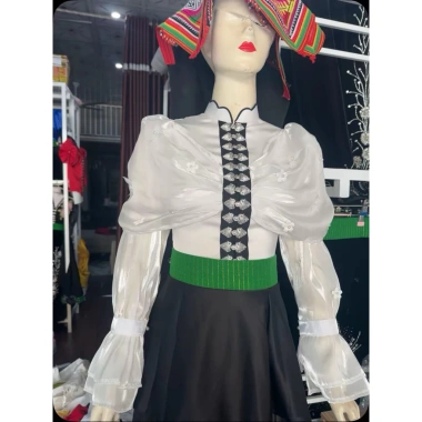 Áo cóm cổ sóng lụa mềm trắng 2 cánh bươm tay tơ dài xoè - Thiết kế bấm hoa, phong cách dân tộc Thái, giá 300.000₫ 3